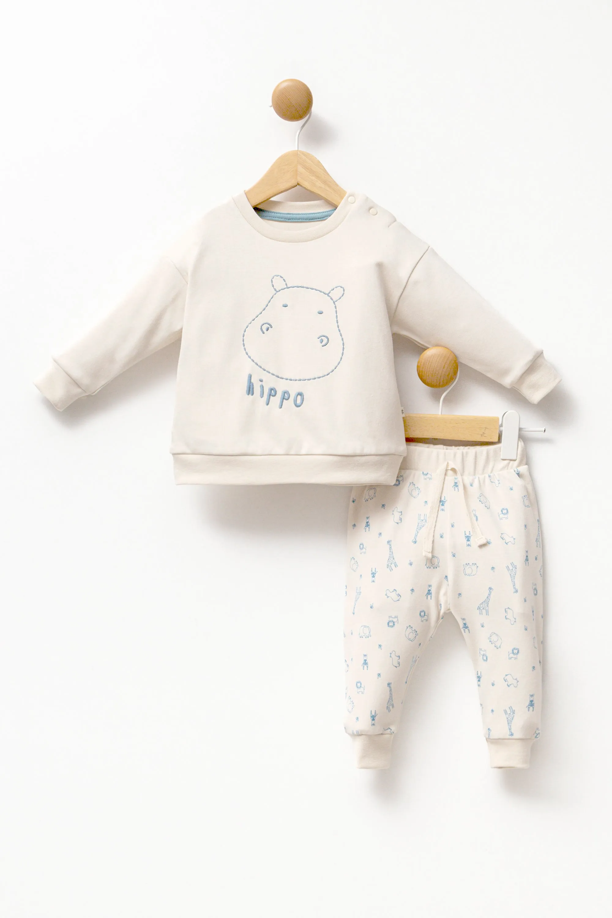 Cream Hippo Graphic Outfit